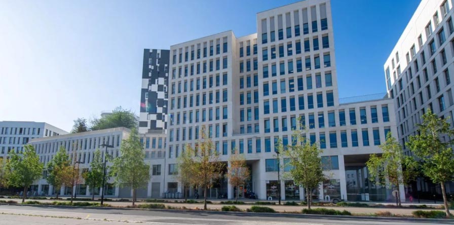 crowdfunding-025 Vue extérieure du bâtiment WHOORKS à Nantes, réaménagé par Auris Grand Ouest pour Nexhos Espaces, incluant la maîtrise d’exécution, l’ACT et l’OPC.
